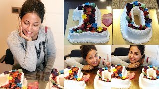 Hina Khan Celebrates 10 Years In TV Industry With Fans | Cake Cutting