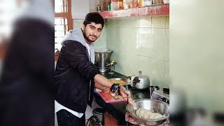 Deepak Thakur FUNNY COMMENTARY While Making Food | Bigg Boss 12 Fame