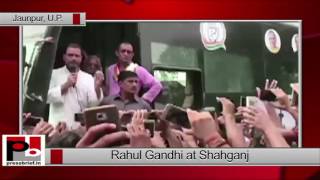 Rahul Gandhi at Kisan Mahayatra in Shahganj, Jaunpur.