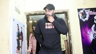 Arjun Kapoor Spotted At PVR Cinema Juhu - Watch Video