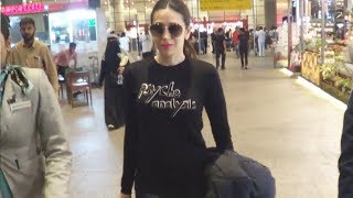 Beautiful Karisma Kapoor Spotted At Airport