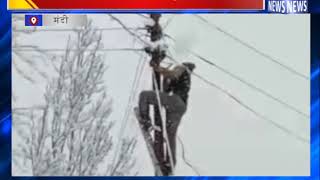 भारी बर्फबारी के बीच बहाल की बिजली || ANV NEWS MANDI - HIMACHAL PRADESH