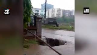 गाजियाबाद में भारी बारिश के बाद हालत खराब, सड़कें बनीं तालाब