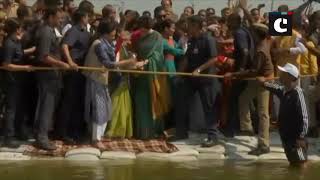 Priyanka Gandhi reaches Sangam Ghat to start ‘Ganga-Yatra’, meets fishermen