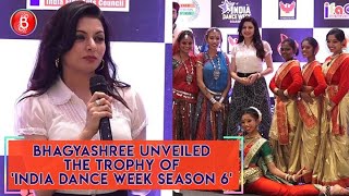 Gorgeous Bhagyashree unveiled the Trophy of India Dance Week Season 6'
