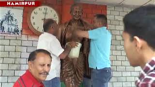 3. B 1 Mahatma Gandhi's statue is not cleaned in Hamirpur