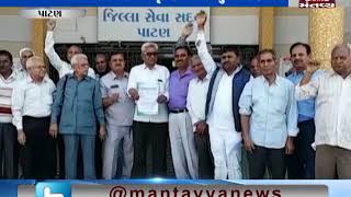 Patan: Nivrut Karmchari Mandal's protest outside Collector's Office for their demands