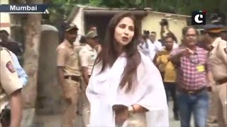 LS polls: Congress candidate Urmila Matondkar casts her vote in Mumbai