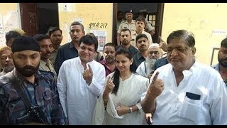 #Hardoi परिवार सहित वोट डालने पहुंचे पूर्व राज्यसभा सांसद | #BRAVE_NEWS_LIVE TV