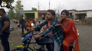 देखिये गुंजन सिंह ,शुभी शर्मा अपनी साइकिल से  निकले फिल्म बार्डर देखने पब्लिक के बीच - 2018