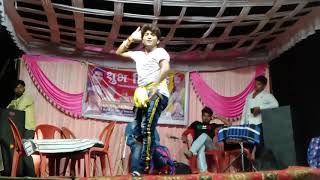 अंगद अकेला ने अपने गाव मे आये बरात मे डांस - Angad Akela Dance Video