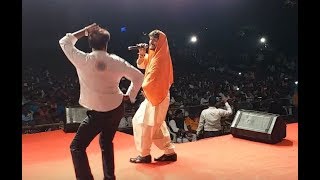 खेसारीलाल यादव और लूलिया के साथ फैन ने लगाया ठुमका - Live Khesarilal Yadav Stage Show 2017