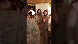 सोनम कपूर की शादी एक और Video Viral हो गया है जो अभी तक किसी ने नहीं देखा है !