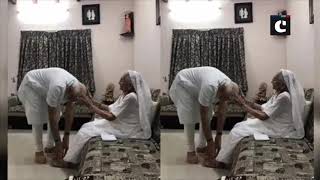 PM Modi meets his mother, seeks blessings