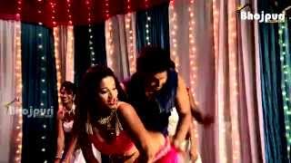 Watch Bhojpuri Actor Pawan Singh & Hot Actress Monalisa On Set Of Saiyaji Dilwa Mangela
