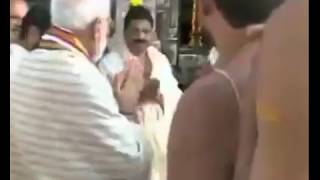 KERALA में PM NARENDER MODI ने GURUVYAR  में श्री कृष्ण मंदिर में पूजा की