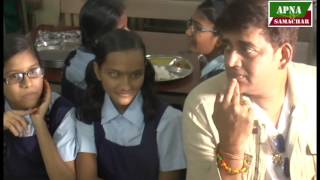 रवि किशन ने अपने हाथों से बच्चों को खाना खिलाकर मनाया जन्मदिन - Ravi Kishan Birthday 2017