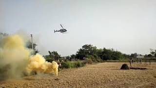 क्या हुआ जब दिनेश लाल यादव निरहुआ हेलीकॉप्टर से पहुंचे अपने गांव में मतिदान करने