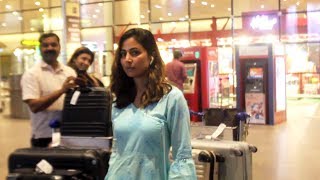 Simple Yet Beautiful Hina Khan Spotted At Mumbai Airport