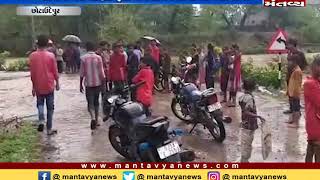 છોટાઉદેપુરઃ ભીખાપુર ગામ પાસે કોતરોમાં પાણી આવી જતા વિદ્યાર્થીઓ અટવાયા