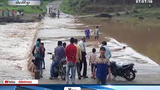 Chhota Udepur માં લોકો જીવના જોખમે પસાર કરી રહ્યા છે રસ્તો, જુઓ આ વીડિયો