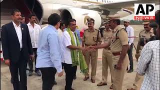 గన్నవరం విమానాశ్రయానికి చేరుకున్న ముఖేష్ అంబానీ | Mukesh Ambani arrives at Gannavaram airport