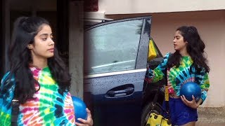 Gorgeous Janhvi Kapoor Spotted At Pilates Gym Khar Watch Video