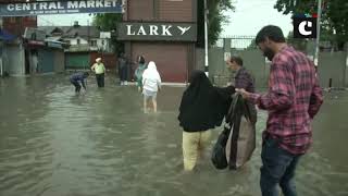 Heavy rainfall leads to waterlogging in streets of Srinagar