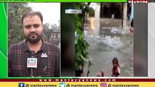 વિશ્વામિત્રીએ ભયજનક સપાટી વટાવતા નદીના મગરો શહેરમાં ઘૂસ્યા - Mantavya News