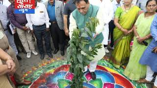 CM વિજય રૂપાણીએ પોતાનો જન્મ દિવસ વૃક્ષ રોપીને કર્યો