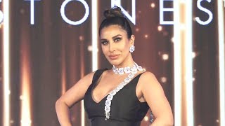 Stunning Sophie Choudry Walks The Ramp For ALL INDIA GJC Host Fashion Night
