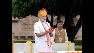 Independence Day: PM Modi pays tribute to Mahatma Gandhi at Rajghat