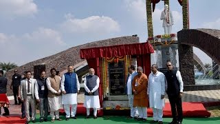 PM Modi unveiling the statue of Pt. Deendayal Upadhyay, Central Avenue Square | PMO