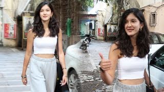 Gorgeous Shanaya Kapoor Spotted At Khar - Watch Video