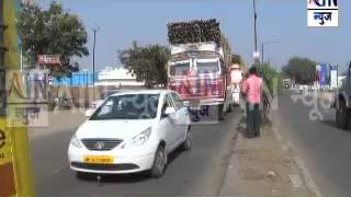 Aurangabad : उसाने भरलेल्या ट्रकचं मागील दोन्ही टायर फुटून ट्रक जागीच पलटी