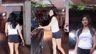 Beautiful Janhvi Kapoor Spotted At Juhu - Watch Video
