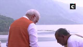 PM Modi offers prayers at Sardar Sarovar Dam on his birthday