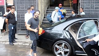 Shahid Kapoor Spotted At I Think Fitness Juhu - Watch Video