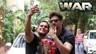 Hrithik Roshan Sweet Gesture Towards His Fan During WAR Promotion Will Melt Your Heart