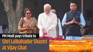 PM Modi pays tribute to Shri Lalbahadur Shastri at Vijay Ghat on his 115th Birth Anniversary | PMO