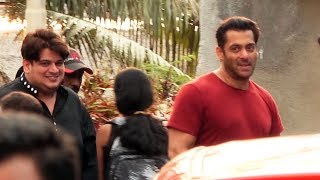 (Video) Salman Khan Spotted At Chimbai Village In Bandra