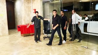 Salman Khan's Grand Entry At Ramesh Taurani's Diwali Party 2019