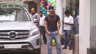 Varun Dhawan Spotted At Sunny Super Sound Juhu - Watch Video