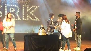 Shahrukh Khan CUTS His Birthday Cake, Grand 54th Birthday Party For Fans