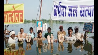 Omkareshwar Dam : पानी में डटे है जल सत्याग्रही, पैरों की गलने लगी चमड़ी | जल सत्याग्रह की ताज़ा ख़बर