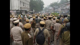 Delhi Police stage protest demanding action against lawyers who attacked them