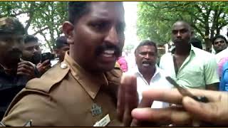 तमिलनाडु: चेकिंग के दौरान पुलिस ने की वाहन को रोकने की कोशिश || बुजुर्ग महिला की गिरकर हुई मौत