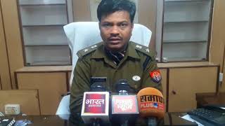Lakhimpur:छापेमारी कर पुलिस ने बरामद किया अंग्रेजी शराब का अवैध जखीरा
