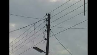 गोंडा में धड़ल्ले से चल रहा बिजली का अवैध कटिया कनेक्शन,