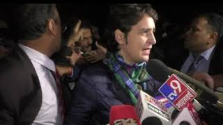 Smt. Priyanka Gandhi Vadra addresses media in India Gate on CAA unrest in the country